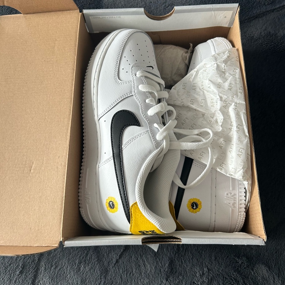 NWT Nike Air Force 1 LV8 White